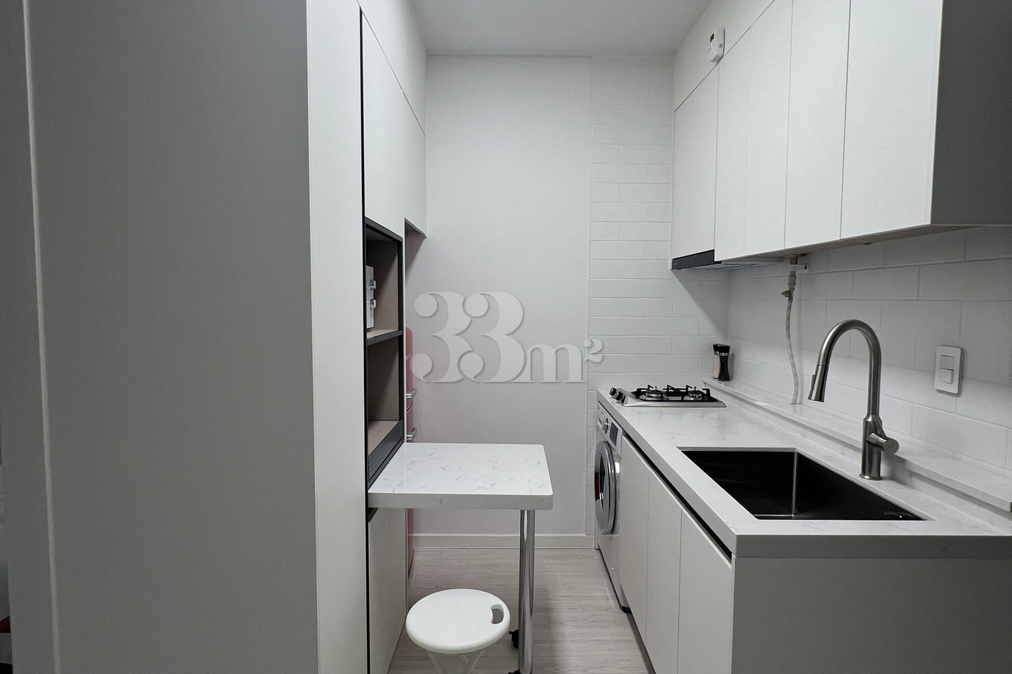 J2๐Fully-furnished Studio Apartment with a G 9th image