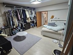 Spacious, 2-minute walk from Hansung Universi 1th image