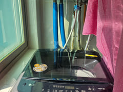 It is a studio apartment with a kitchen. 7th image