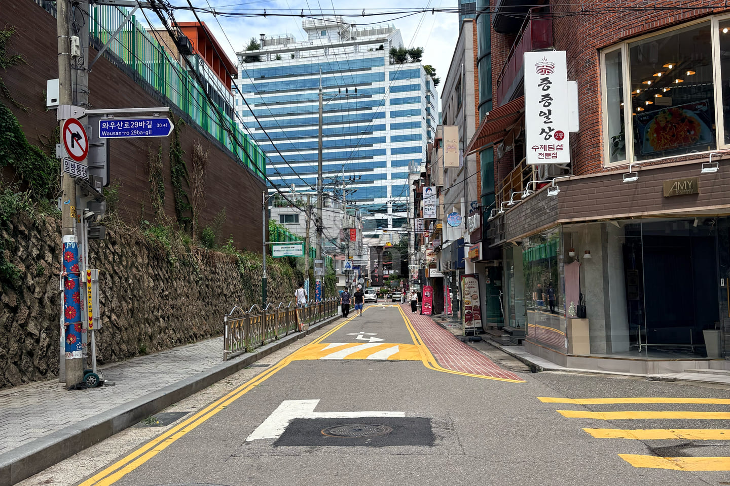 3 minutes from Hongik Univ. Station - R32 17th image