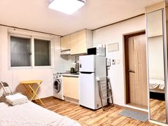 2-minute walk from Nonhyeon Station (studio a 0th image
