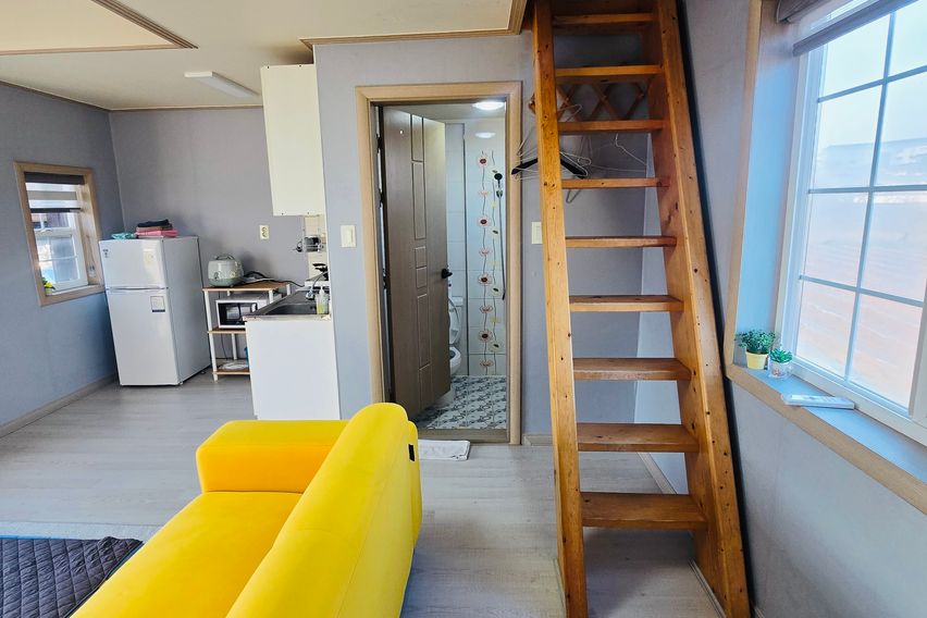 201호(복층,발코니) 3번째 이미지