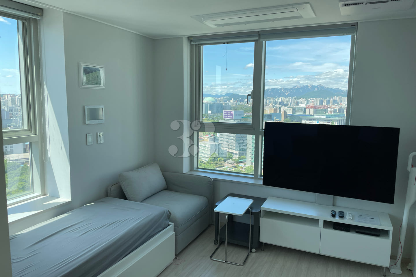 Newly built officetel with a view of Yeouido 2th image