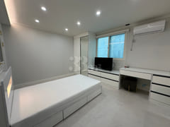 Hotel-style White Room Fully Furnished 4th image