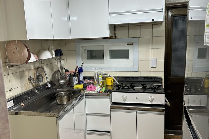 Two rooms, sleeps 4 or more. 5th image