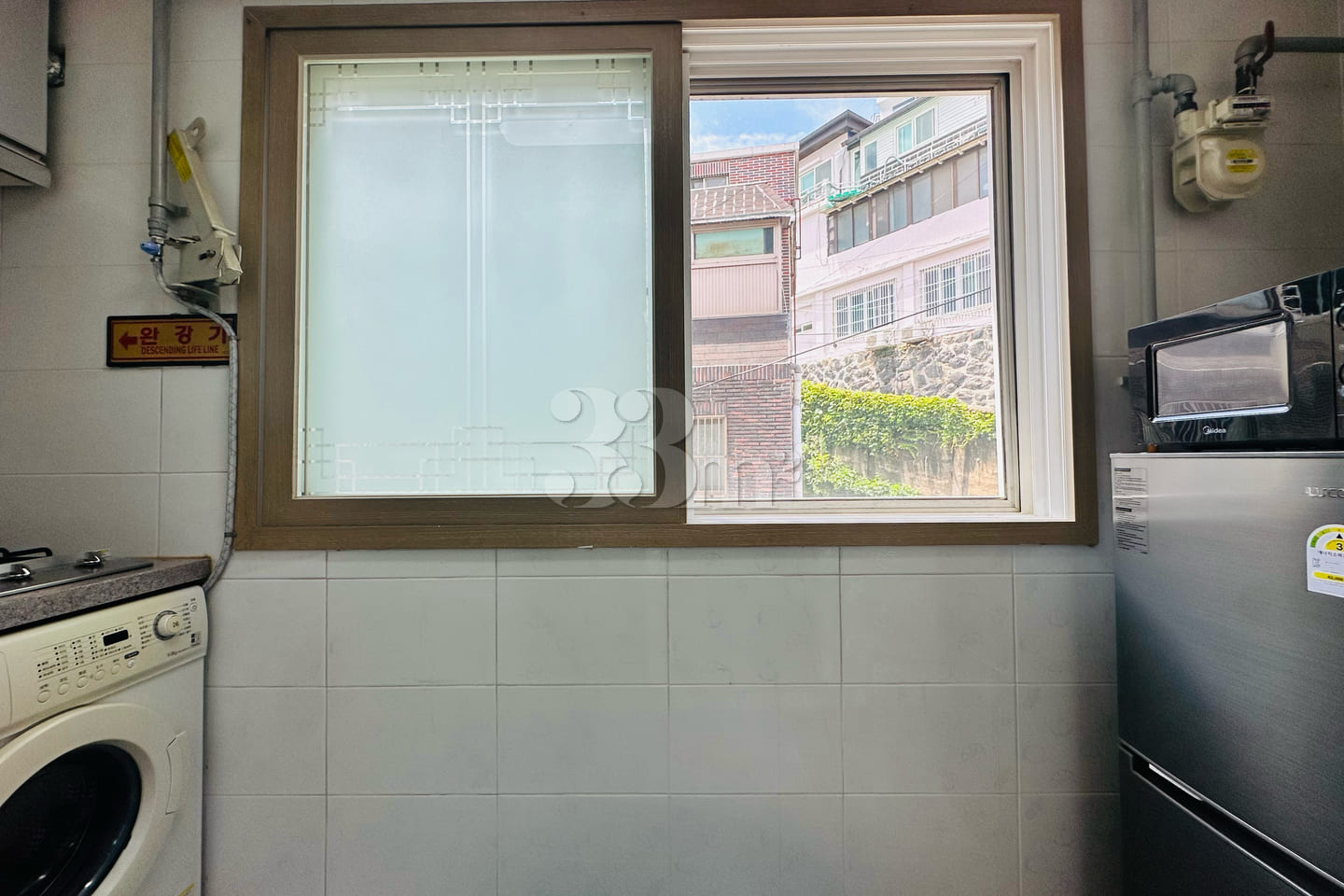 Fully furnished studio apartment near the cen 6th image
