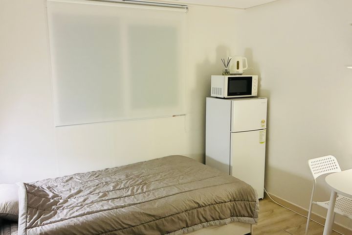 Quiet and simple studio apartment with a sepa 3th image