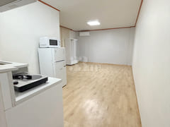 Fully furnished studio apartment, 5 minutes f 1th image
