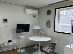 Pleasant, fully-furnished studio apartment ne 15th image