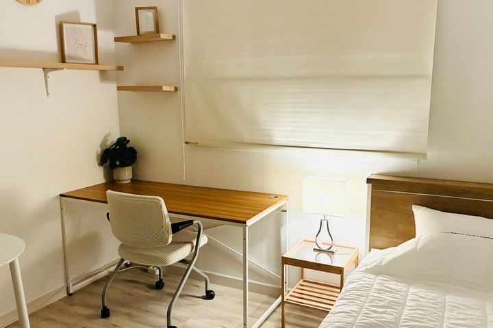 Sunny and cozy 2nd-floor studio apartment 4th image