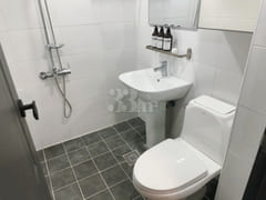 Quiet, newly built home within walking distan 8th image