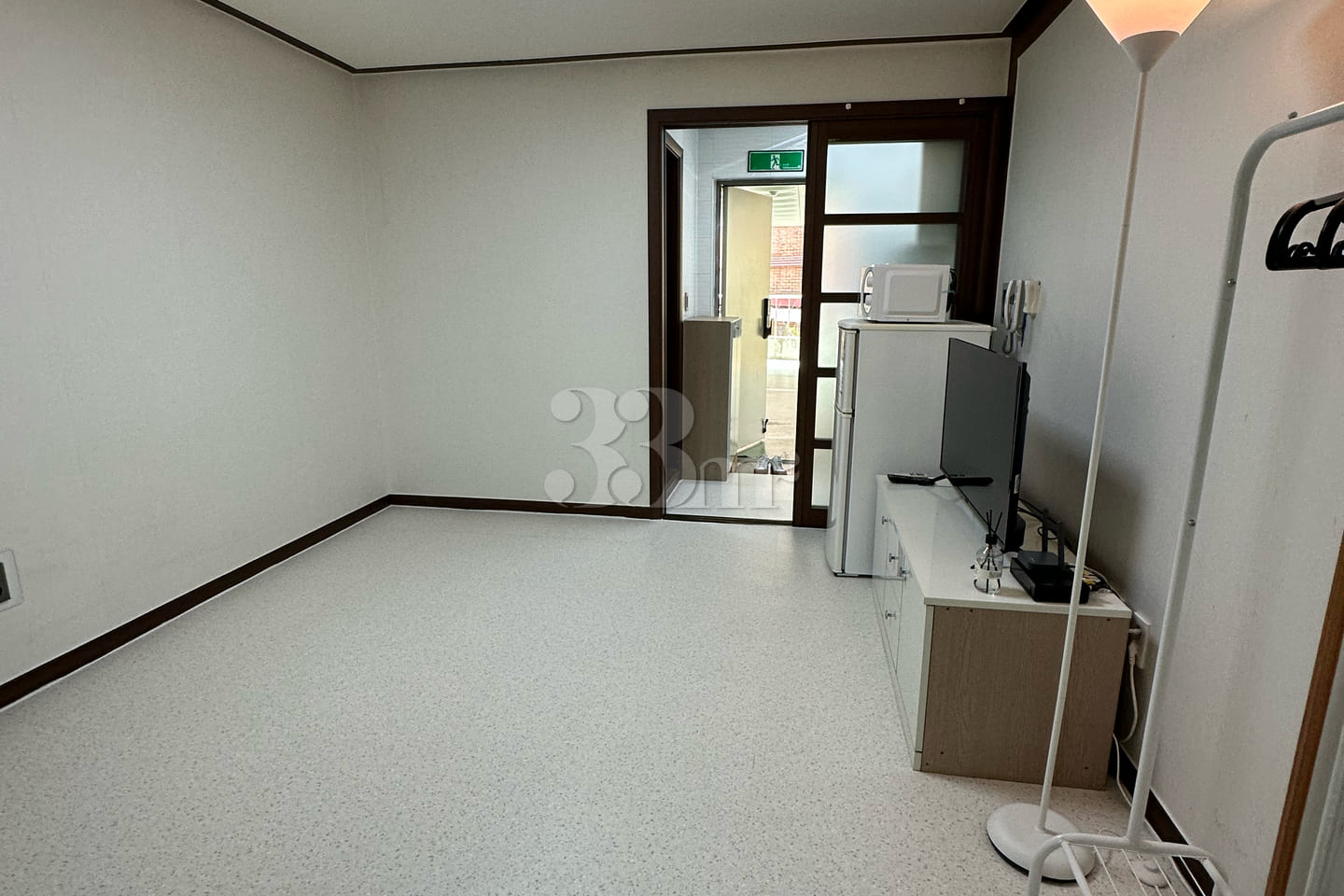 It's clean and quiet. 6th image