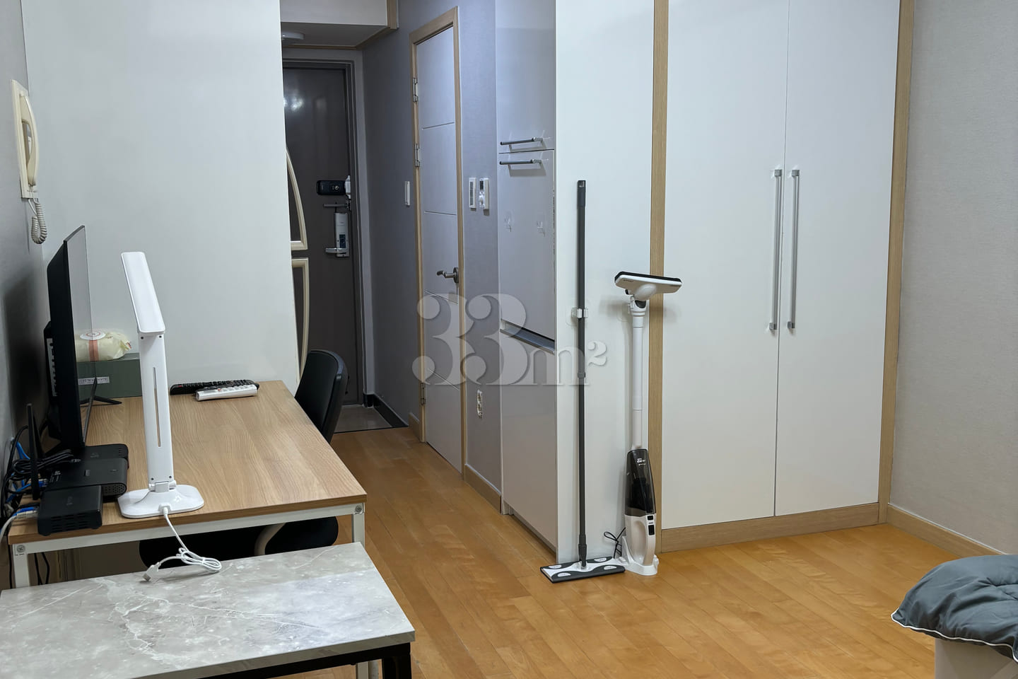 Gangnam Station, 1-minute walk, fully furnish 8th image