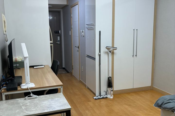 Gangnam Station, 1-minute walk, fully furnish 8th image
