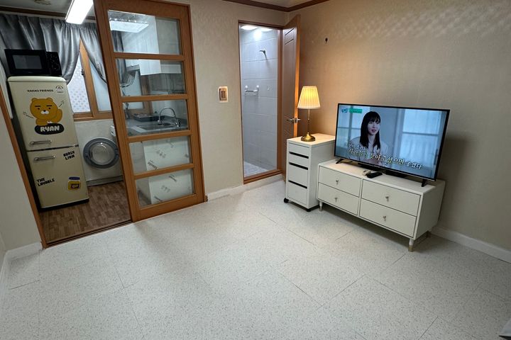 Clean, fully-furnished D near Byeongjeom Stat 2th image