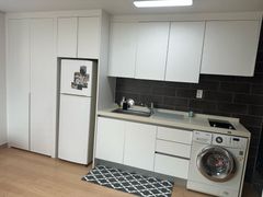 Pleasant, fully-furnished studio apartment ne 1th image