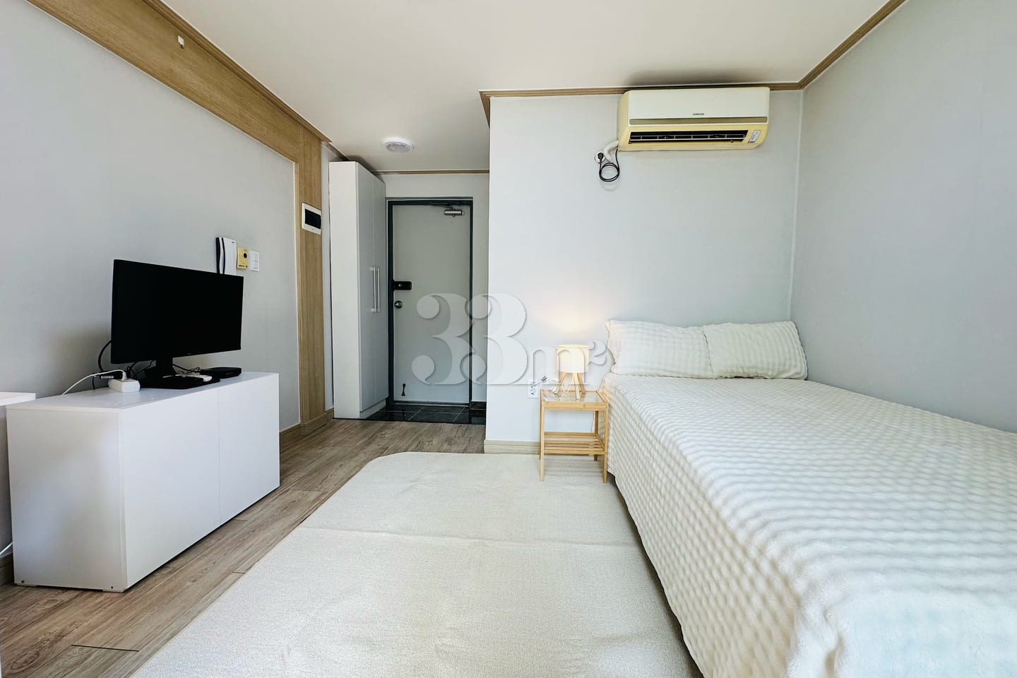 Women-only, fully furnished apartment near th 2th image