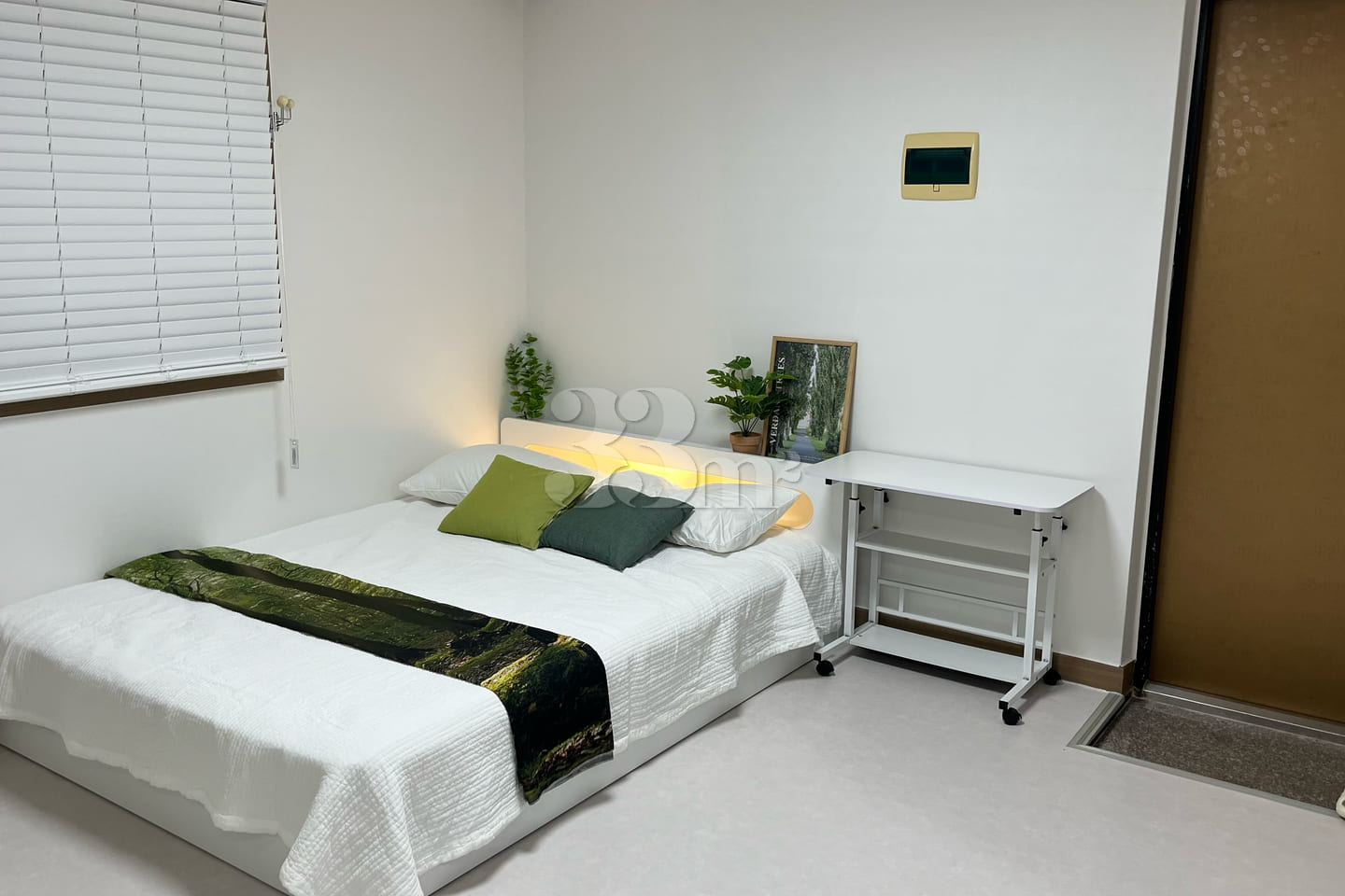 Spacious studio apartment with excellent amen 2th image