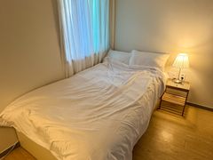 Remodeled studio apartment, 1 minute from Ewh 2th image