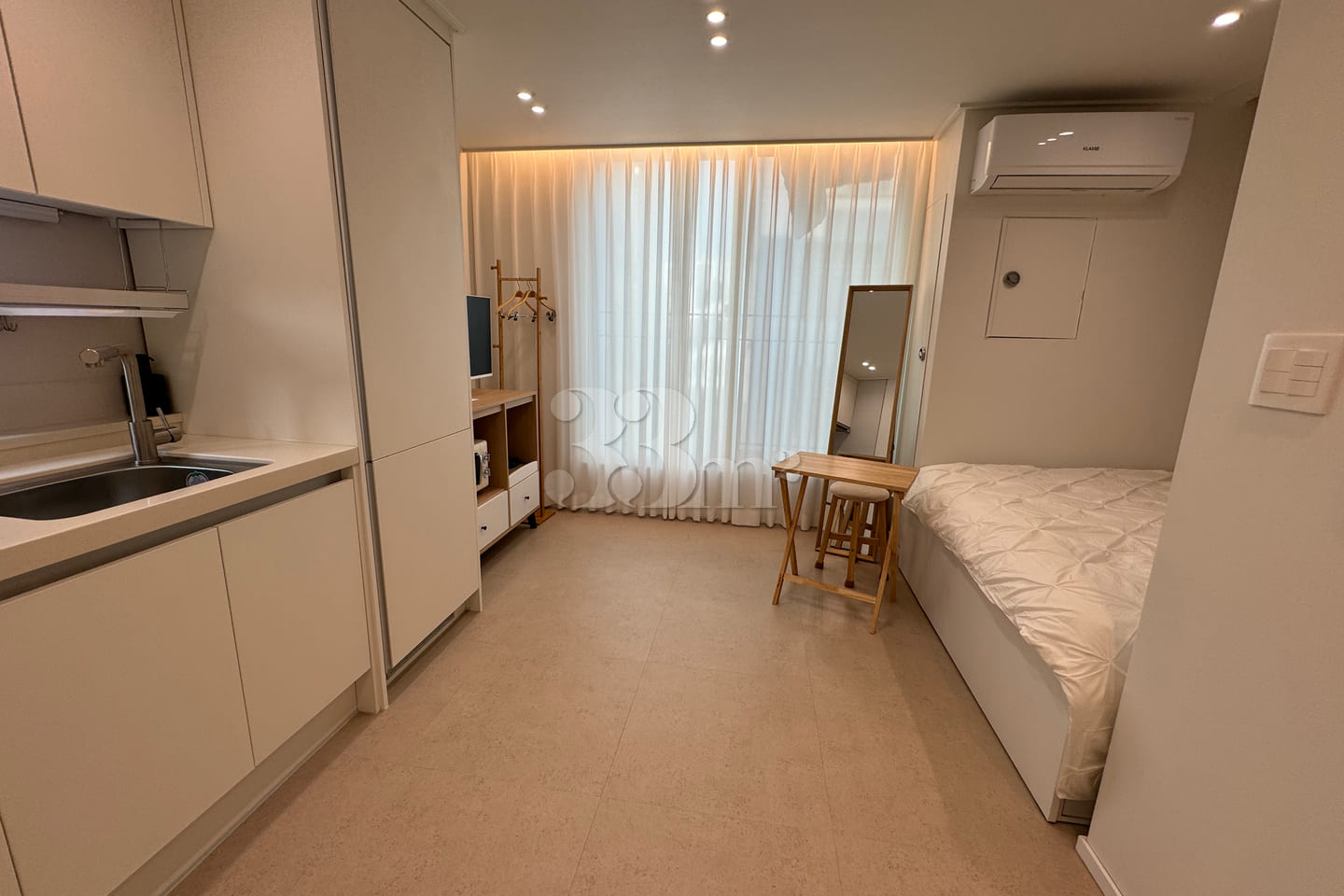 Sadang. Parking available. Modern room for 2  6th image