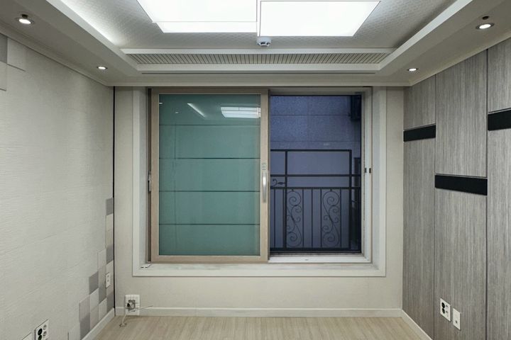 Two-bedroom apartment with convenient transpo 0th image