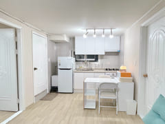 Fully furnished two-room unit, 1 minute from  6th image