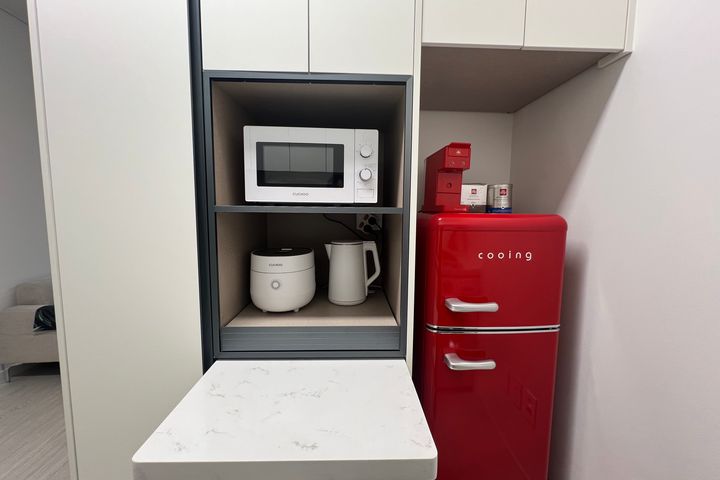 J2๐Fully-furnished Studio Apartment with a G 6th image