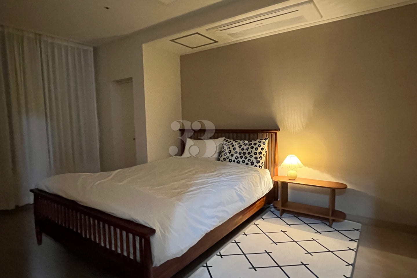 Stay, L 7th image