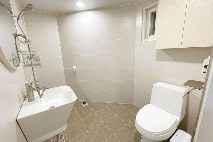 Fully furnished two-room unit, 1 minute from 9th image