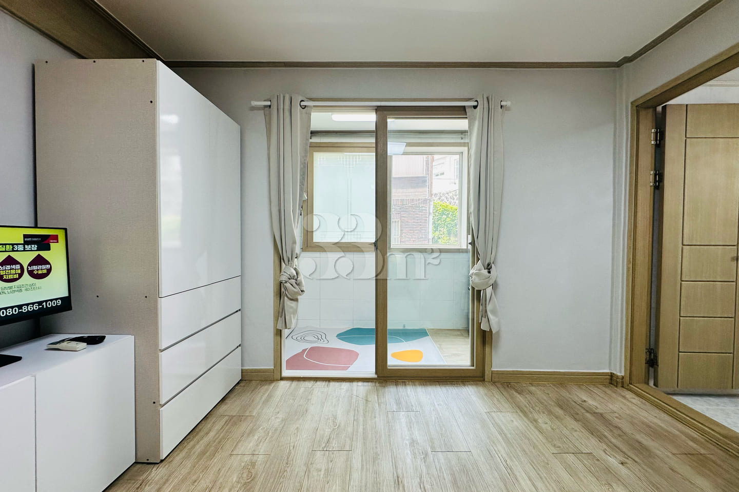 Fully furnished studio apartment near the cen 5th image