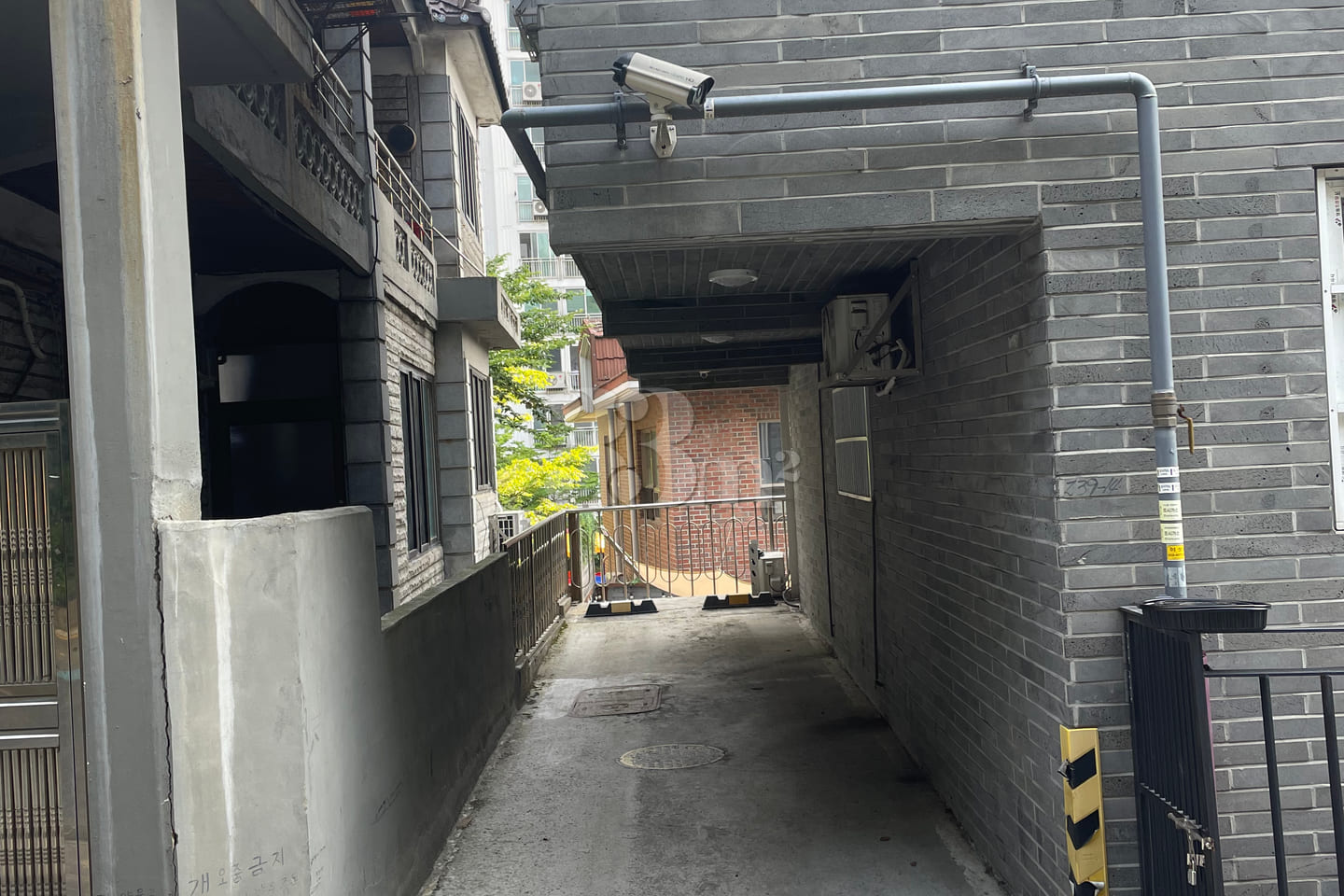 Forest-adjacent homes: No maintenance fees! 18th image