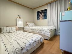Room 301 / Separate Room / 2 Beds 11th image