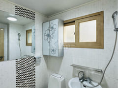 Fully furnished studio apartment near the cen 8th image