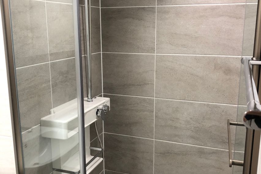 단독 화장실 & TV