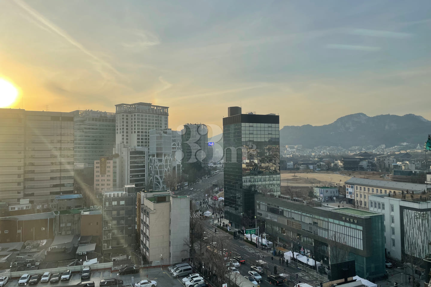 Spacious officetel connected to Anguk Station 11th image