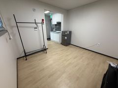 Room a 6-minute walk from Songtan Station 0th image
