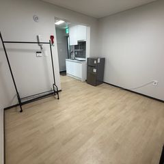 Room a 6-minute walk from Songtan Station Unit Image
