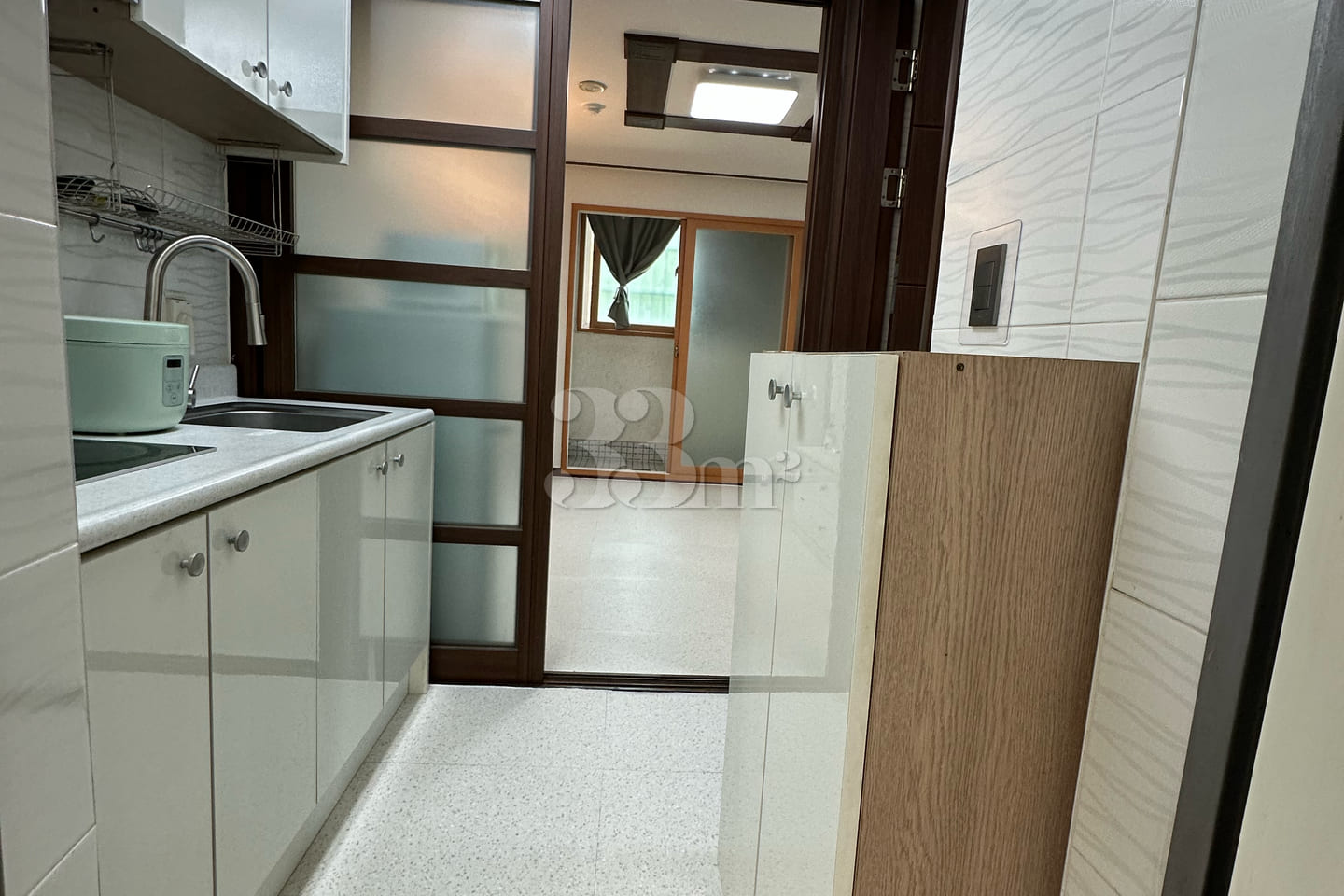 It's clean and quiet. 2th image