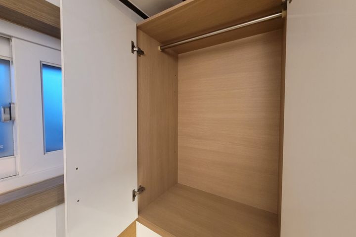 ROOM 408 6th image