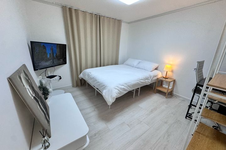 Clean two-room accommodation near Jeonbuk Nat 1th image