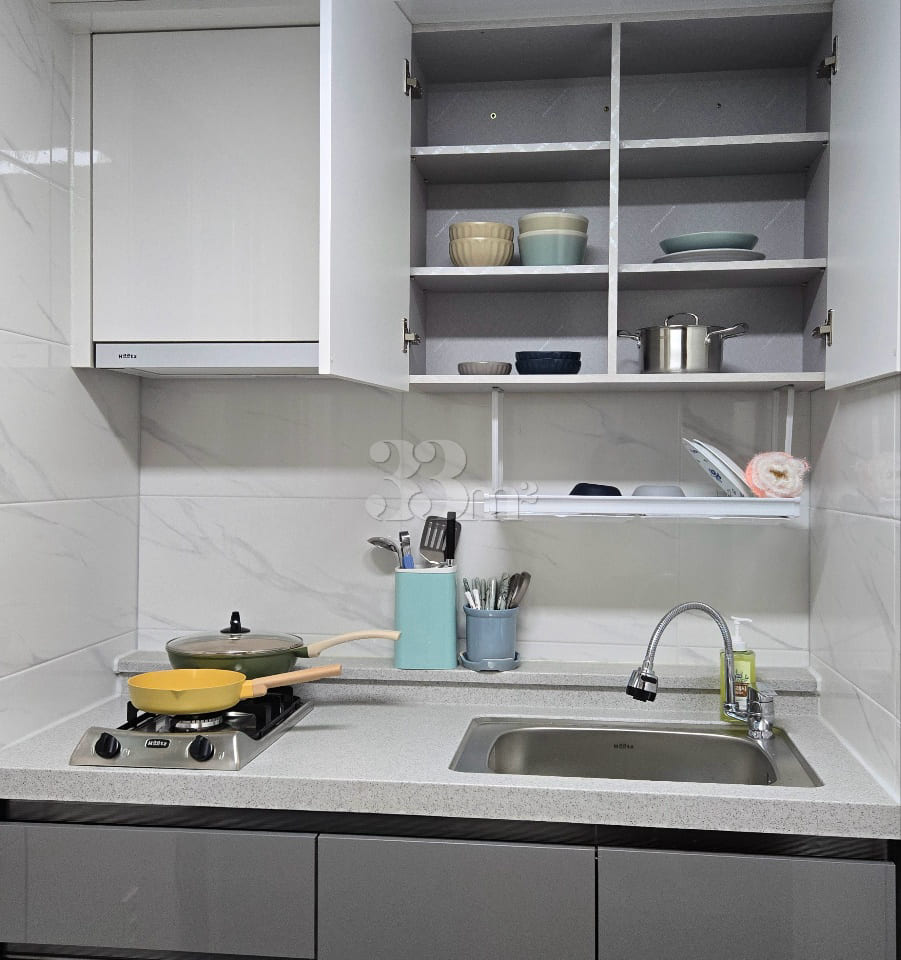 A studio apartment you'll want to stay in 6th image