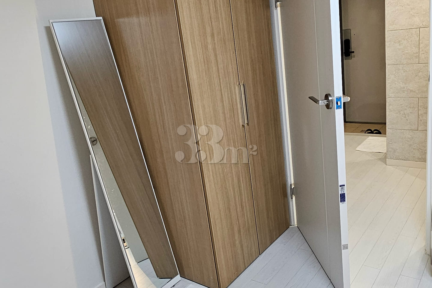 Newly remodeled/31 sqm, separate room 3th image