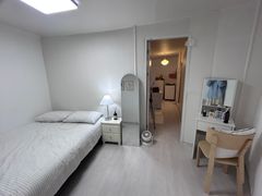 Cozy 2-Room Unit 7th image
