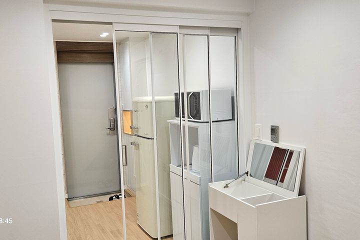 Cleanly Remodeled Room 12 1th image