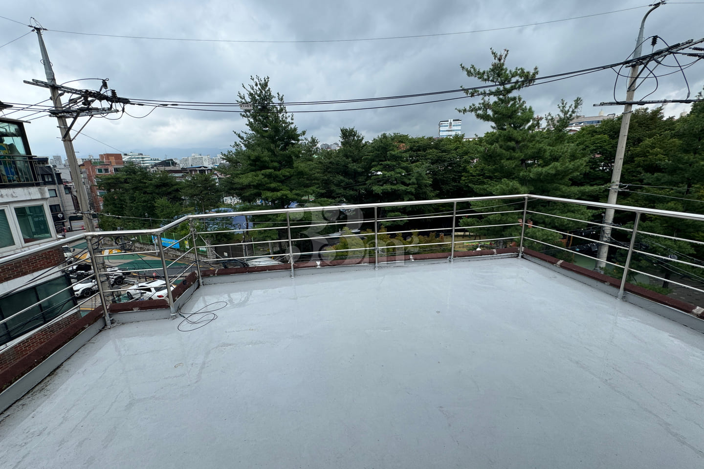 Studio apartment with a terrace near the back 8th image