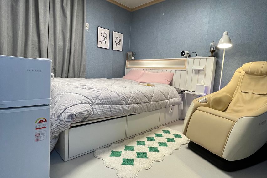 Room 105 / Spacious Room / Long-term Room 8th image