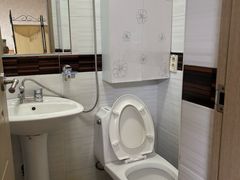 Large studio apartment near the subway statio 3th image