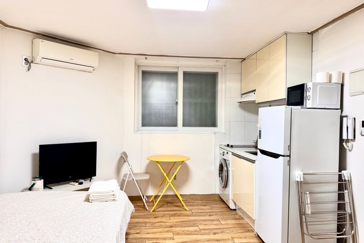 2-minute walk from Nonhyeon Station (studio a 1th image