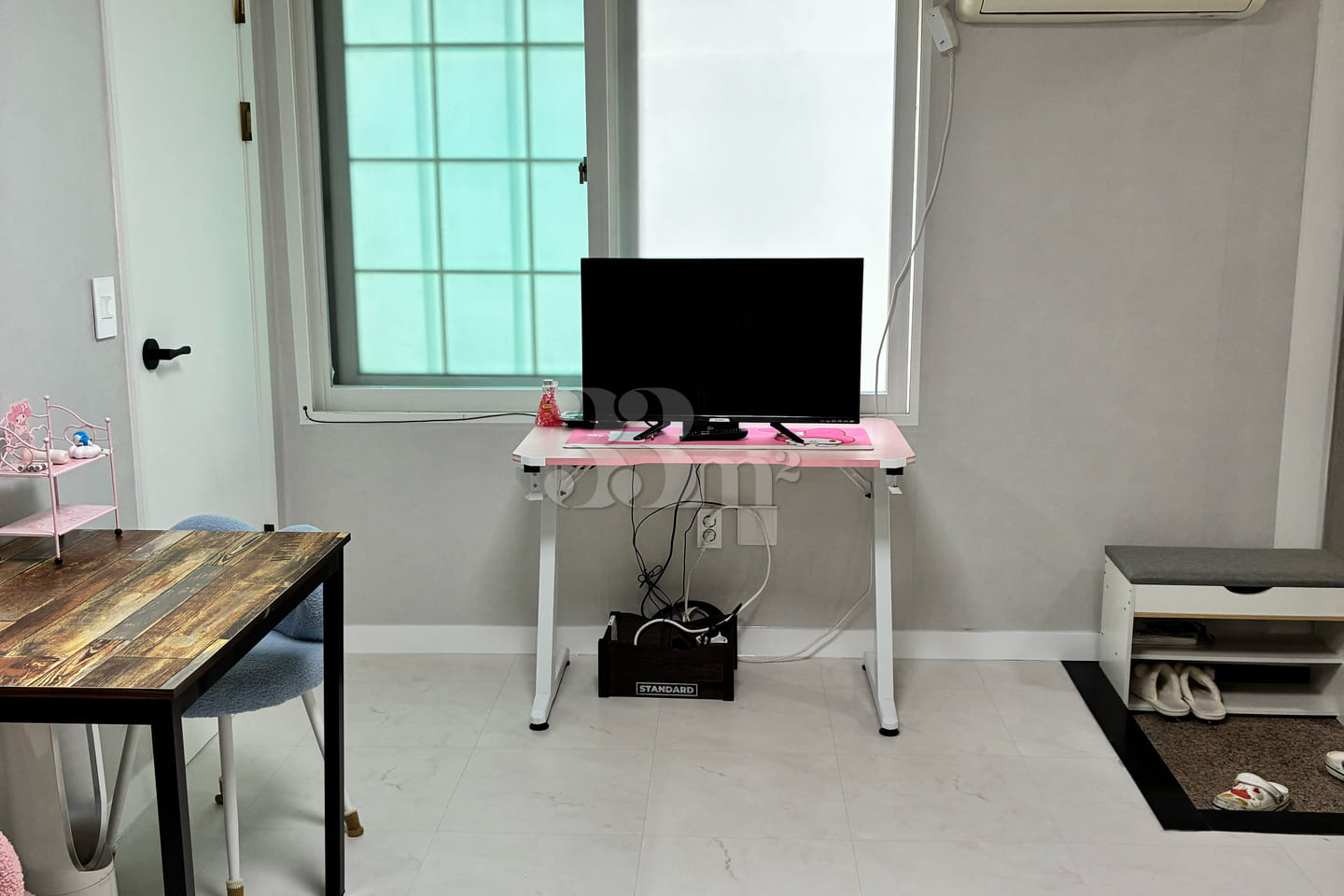Studio Apartment 301 2th image