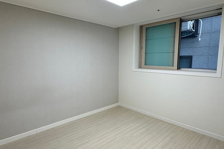 Two-bedroom apartment with convenient transpo 1th image